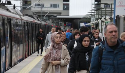 Bakan Uraloğlu: 30 Ağustos'ta bakanlığa bağlı kent içi raylı sistemler ücretsiz olacak