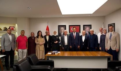 Üsküdar'da 4 CHP'li meclis üyesi AK Parti'ye katıldı