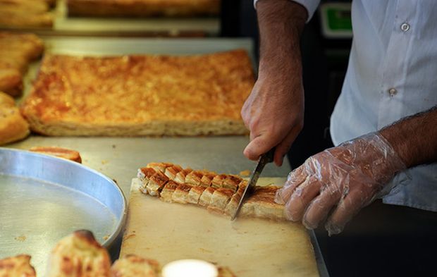 İstanbul'un ünlü börekçisi şoke etti! Kıyma yerine sakatat ve taşlık kullanılmış