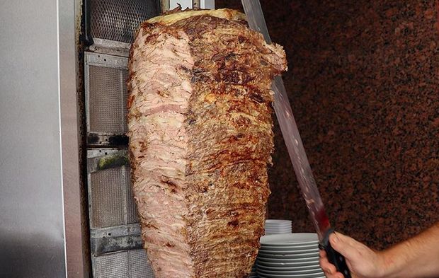 Müşterilere döner yerine dil yedirmişler!