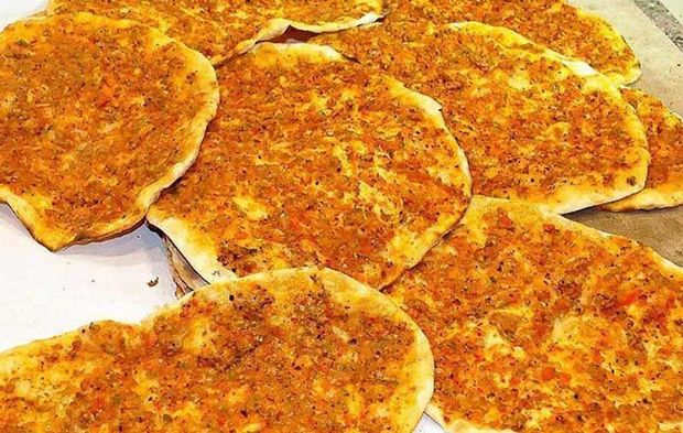 Bu kadarına da pes! Vatandaşa lahmacun diye bakın ne yedirmişler