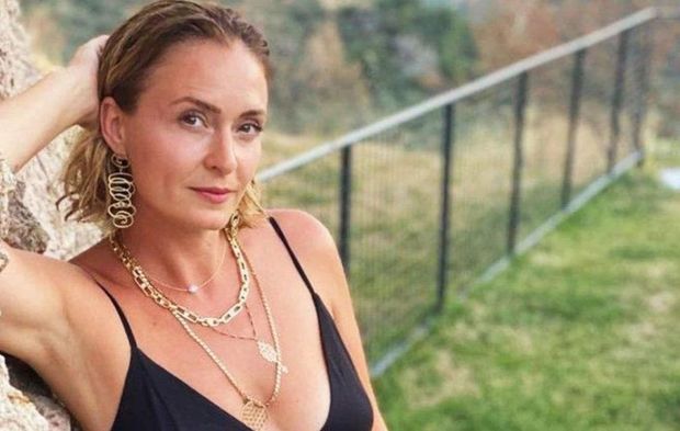 Ceyda Düvenci köye taş ev yaptırdı! Görenler gözlerine inanamadı