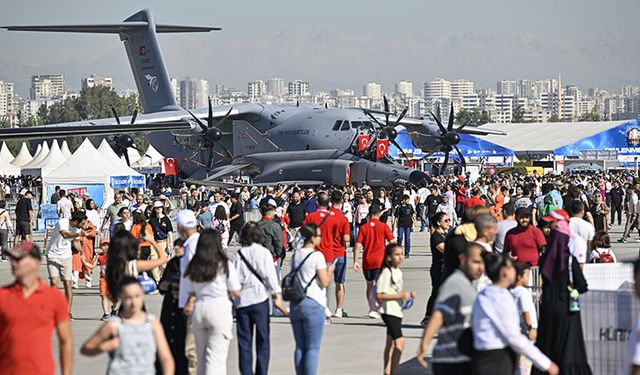 TEKNOFEST'te dördüncü gün: Havacılık tutkunları festivale akın ediyor