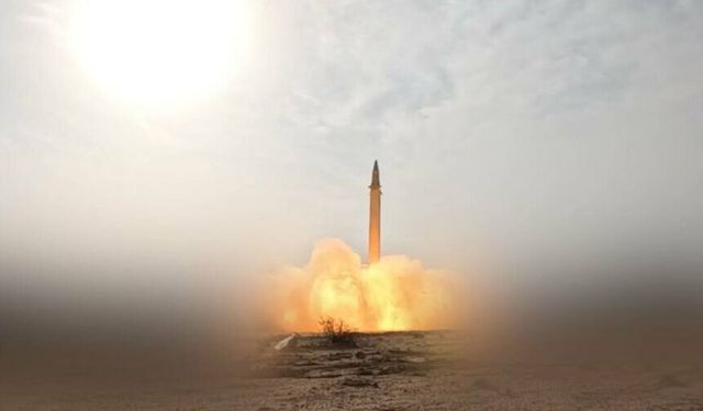 WSJ: İran, Diego Garcia Üssü'ne orta menzilli füzeler fırlattı