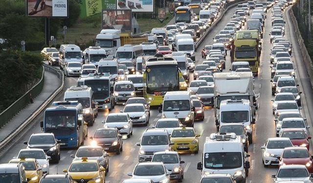 Haftanın ilk iş gününde İstanbul'da trafik çilesi!