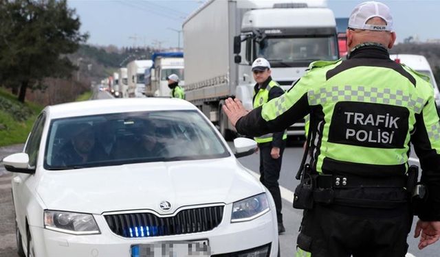 Ali Yerlikaya'dan 'çakarlı araç' çıkışı: Trafikte üstünlük taslayanlara müsaade etmeyeceğiz