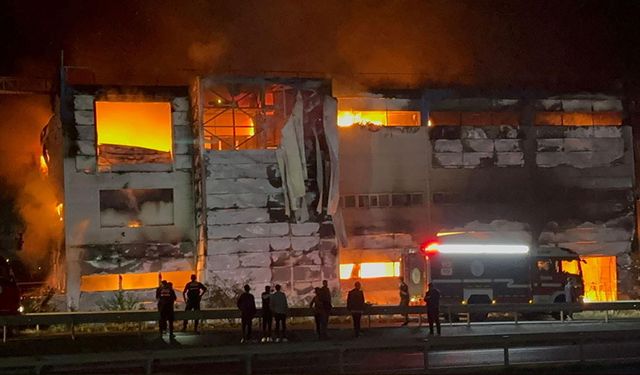 Tekirdağ'da kozmetik fabrikasında yangın! Kontrol altına alındı