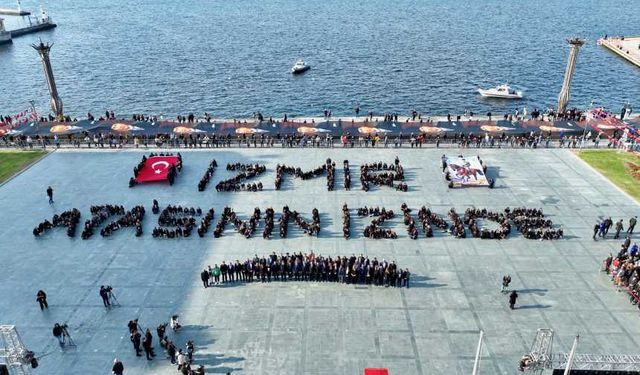 İzmir'de ‘Ata’ya saygı yürüyüşü’