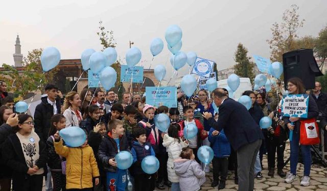 Diyabete dikkat çekmek için mavi balonlar gökyüzüne bırakıldı!