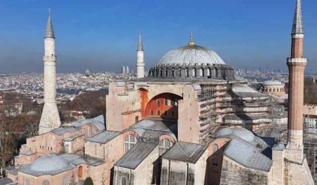 Bakan Ersoy: 'Ayasofya'da yürüttüğümüz bütün çalışmalar, planlanan takvim doğrultusunda