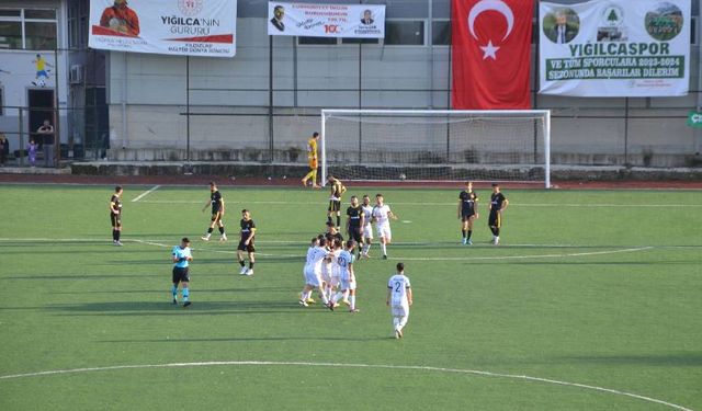 Amatör Süper Lig karşılaşmasında saha karıştı!