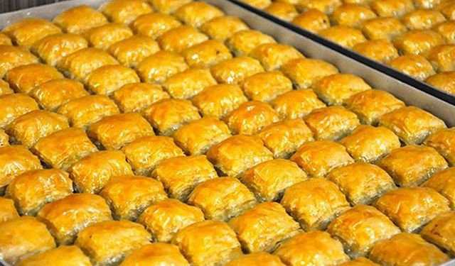 Bu markadan uzak durun! Baklavanın içinden çıkanlar "pes" dedirtti