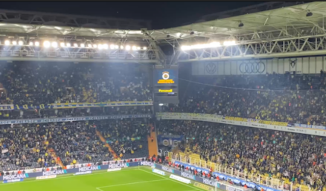 Fenerbahçe tribünlerinde 'yönetim istifa' sloganları!