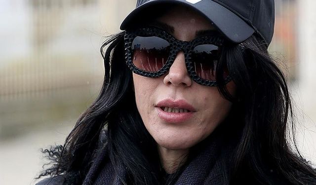 Hande Yener'den çarpıcı açıklamalar! "Tezgahtardım, şarkıcı nasıl oldum?"