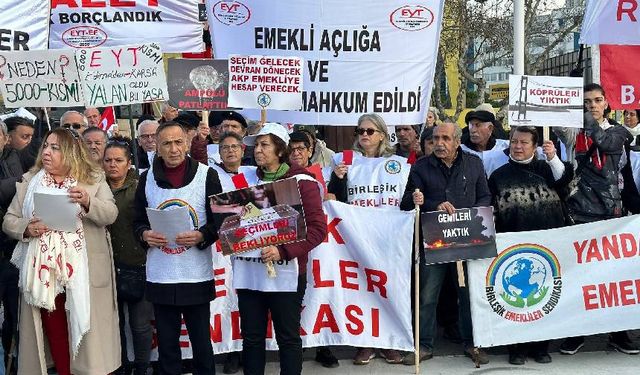Emeklilerden AKP'ye helvalı protesto: Geçim yoksa seçim istiyoruz!