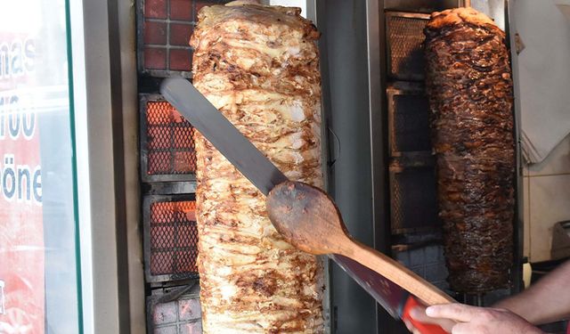 Uzman isimden tavuk döner zehirlenmelerine 'salmonella' uyarısı: Ölümle sonuçlanabilir