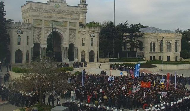 Öğrenciler Beyazıt'ta ses yükseltti! Saraçhane yürüyüşüne izin çıkmadı