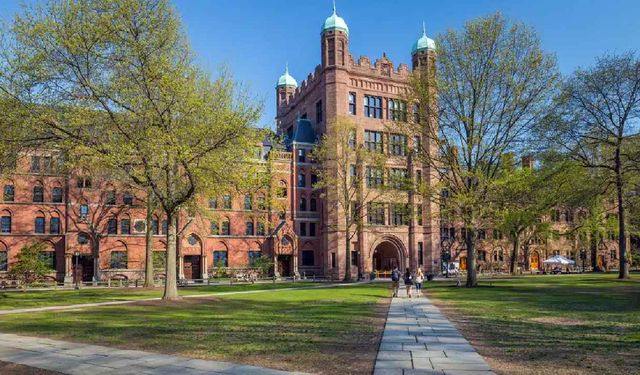 Yale Üniversitesi İsrailli bakanı protesto eden öğrenci grubunun statüsünü iptal etti
