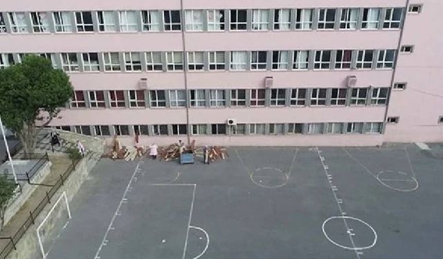 İstanbul'da depremden sonra 4 okul boşaltıldı