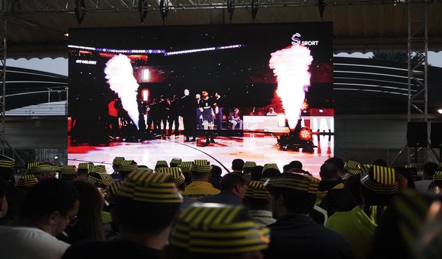 Fenerbahçe’nin Avrupa zaferi dev ekranda izlendi