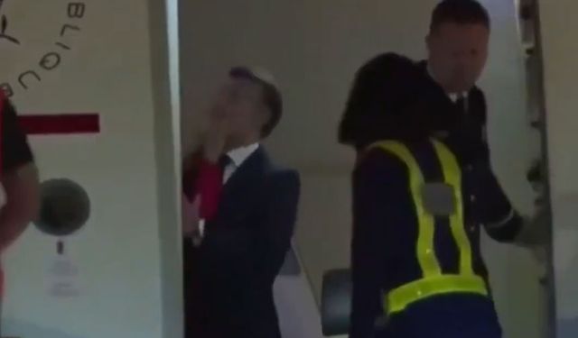Macron eşinden tokat yedi