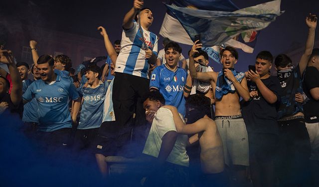 İtalya'da düğüm son haftada çözüldü! Şampiyon Napoli