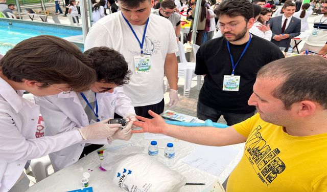‘Sağlık Sokağı’nda vatandaşa ücretsiz sağlık hizmeti