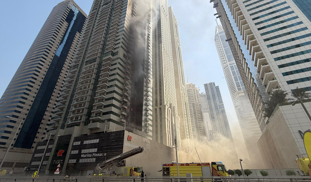 Dubai'de 67 katlı gökdelende yangın! 3 bin 820 kişi tahliye edildi, faciadan dönüldü
