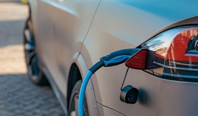 Elektrikli araçlara ilgi azalıyor mu? Otomotiv sektörü dikkat çeken hamle