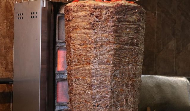 Bu restoranın kapısından bile geçmeyin! Et döner diye bakın ne yedirmişler