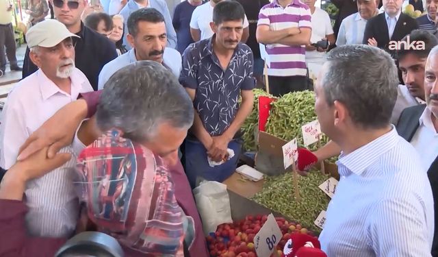Yurttaş pazara inen Özgür Özel'e dert yandı: Bizi bu zulümden kurtarın