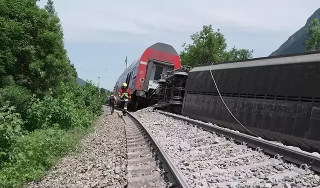 Almanya'da tren faciası! 3 ölü