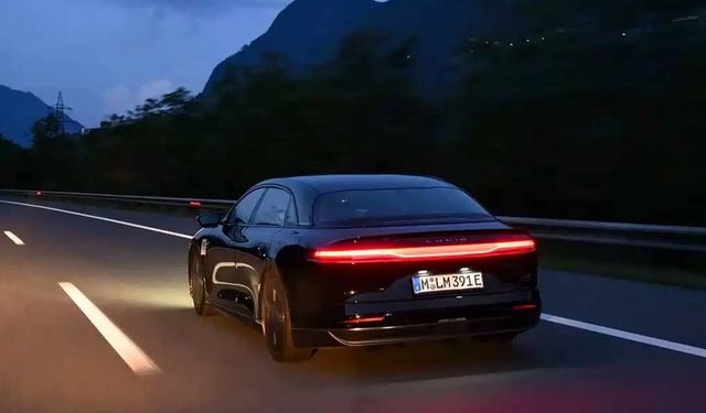 Bu araç tek şarjla 1205 kilometre gitti! Sürücü koltuğundaki isim ise bir Türk