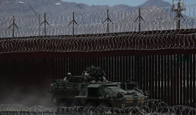 ABD ordusu Meksika sınırına 'girilmez' tabelası astı