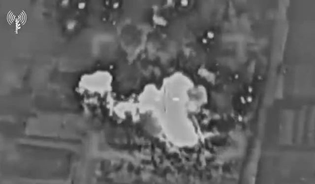 İsrail'den  Husilere ait askeri hedeflere saldırı