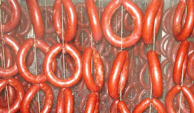 Kahvaltı sofralarında tehlike! Bu sucuk sağlığı tehdit ediyor