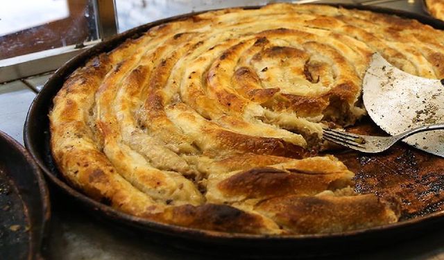 İstanbul'daki meşhur börekçide skandal! Kıymalı pide diye bakın ne yedirmişler