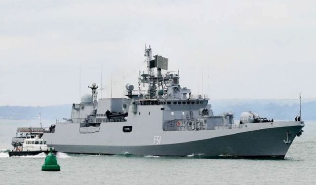 Hindistan savaş gemisi Güney Kıbrıs'ta demirledi