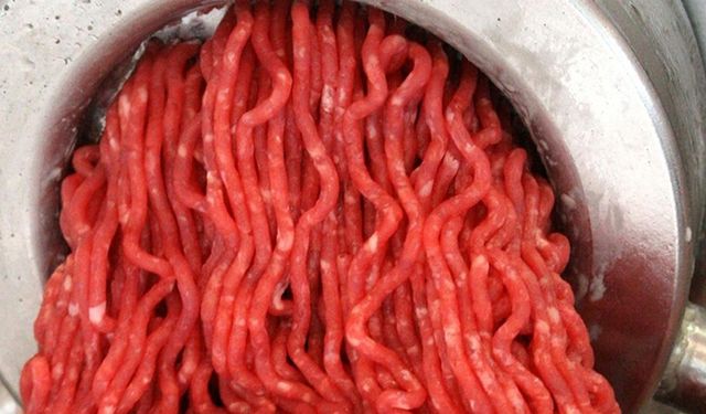 Bu markalardan uzak durun! Dana kıyma diye bakın ne yedirmişler...