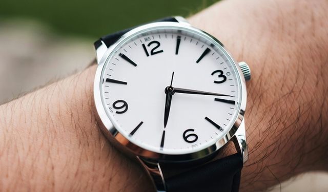 Saatler neden sol kola takılır? Cevabı alışkanlık değil, mühendislik ve insan anatomisinde gizli