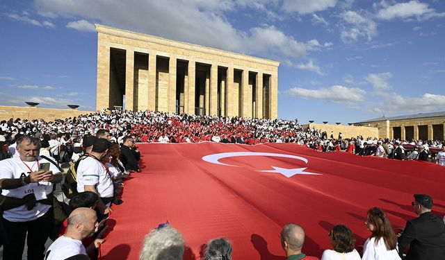 Anıtkabir'e akın! LÖSEV'den Ata'ya 100 bin kişilik ziyaret