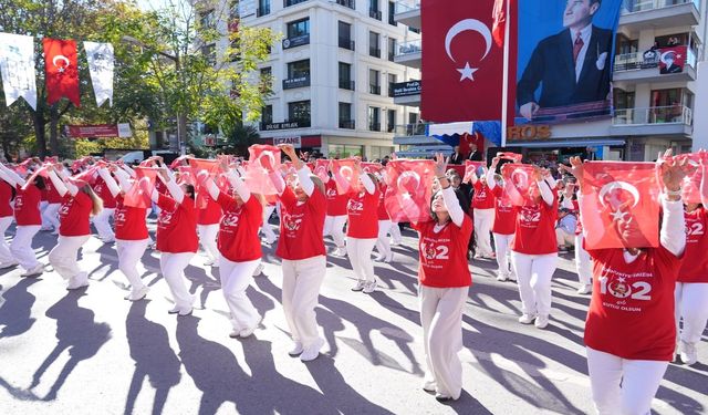 Kadıköy'de Cumhuriyet yürüyüşü öncesi renkli görüntüler