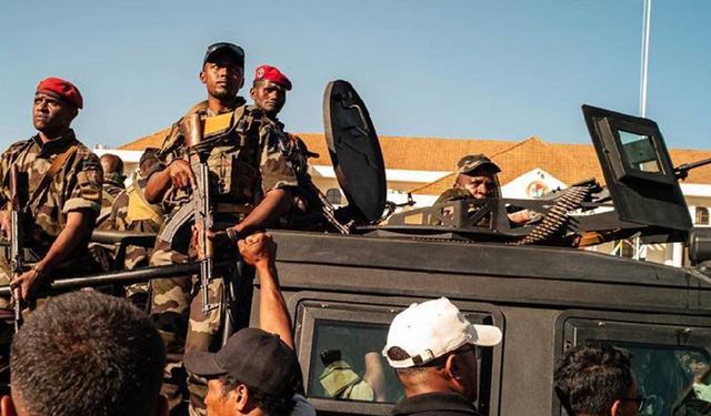 Cumhurbaşkanının ülkeden kaçtığı Madagaskar'da ordu yönetime el koydu
