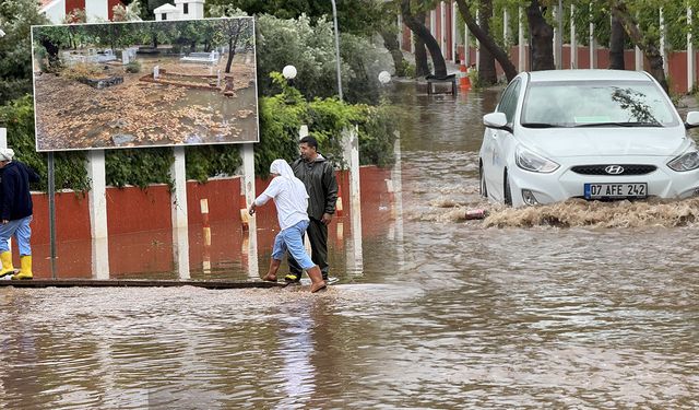 Muğla'yı sağanak vurdu! Cadde ve sokaklar göle döndü