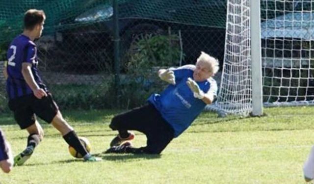 82 yaşında kaleye geçip tarih yazdı! 5 gol yiyince oyundan alındı