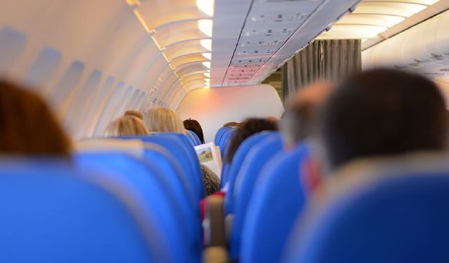 Uçakta telefon kapatmak zorunda mıyız? Gerçek neden ne?