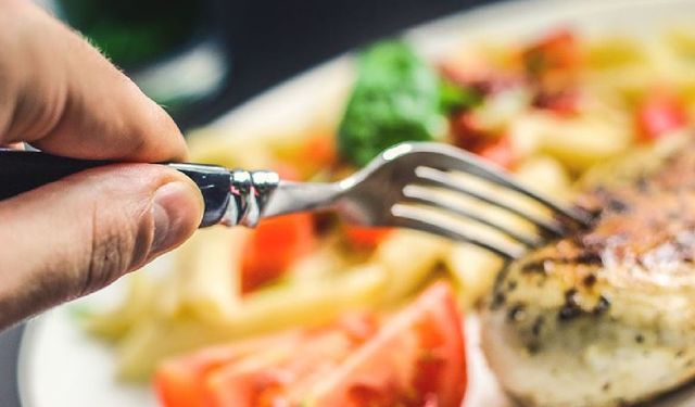 50 yaş üstü dikkat! Sofranızdan hemen uzaklaştırmanız gereken 9 besin