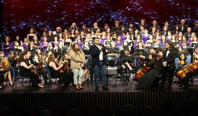 Cumhuriyet konserinde 140 müzisyen tek sahnede buluştu