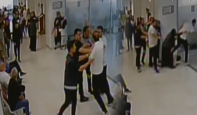 Velayet davasında 'kaldırım taşlı' saldırı! Yumruklar ve tehditler havada uçuştu