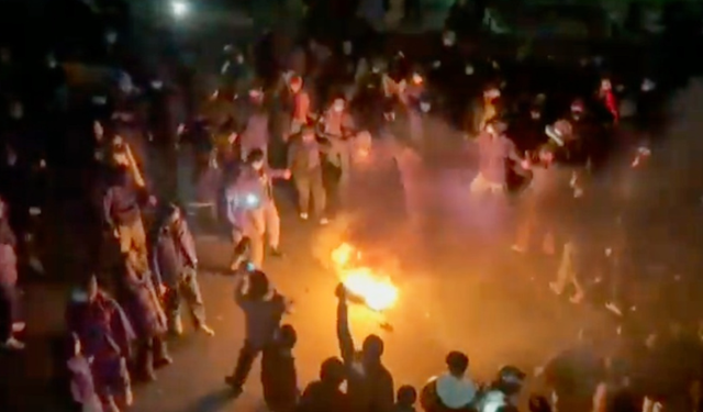 İran'da neler oluyor? ABD'den askeri müdahale sinyali